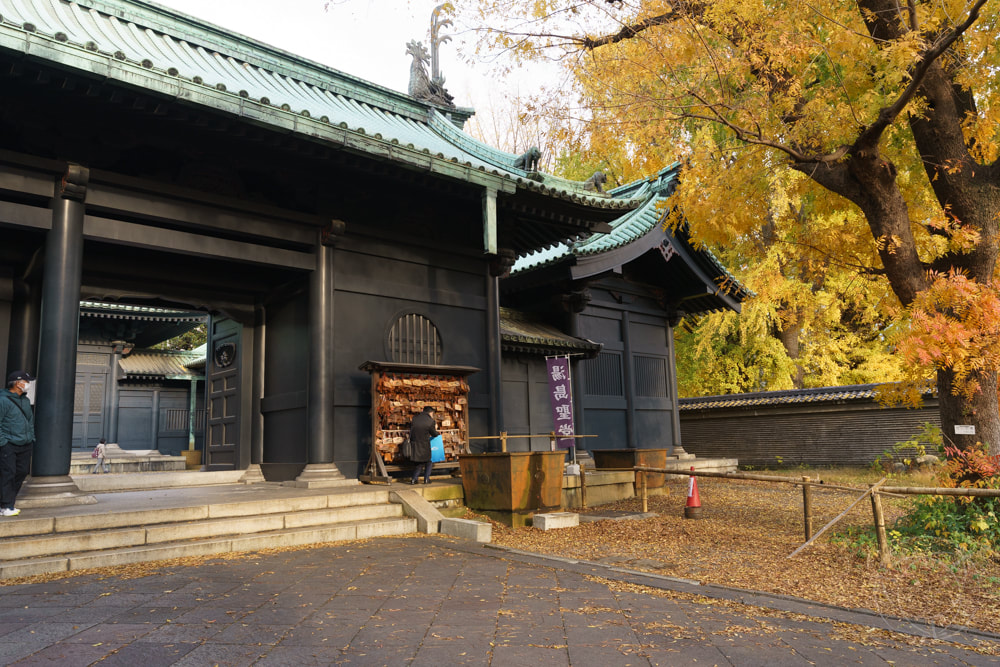 A Temple dedicated to Konfuzius - 湯島聖堂 Yushima Seidou in Tokyo, Tempeleingang